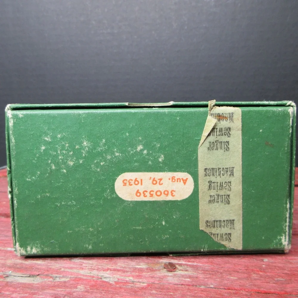 VTG 1935 SINGER Sewing Machine Attachments & Needles in Original Box Simanco USA